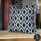 Coussin noire grand motif